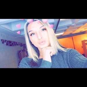 Meet your Posher, Elyssa